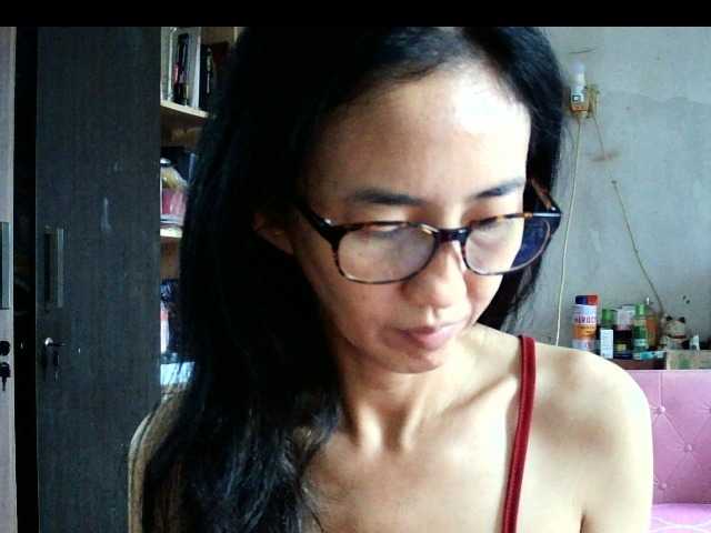 bee077's BongaCams show and profile