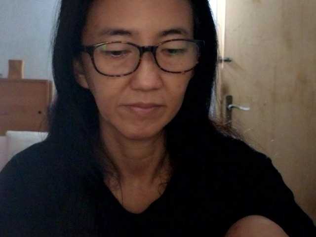 bee077's BongaCams show and profile