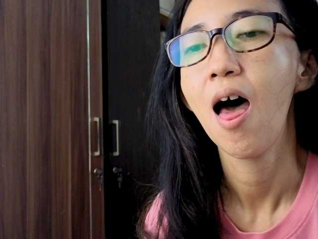 bee077's BongaCams show and profile