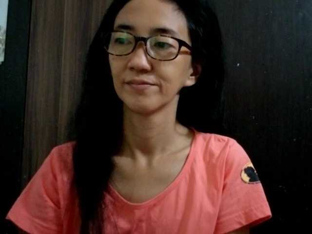 bee077's BongaCams show and profile