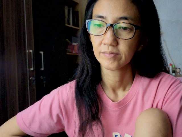 bee077's BongaCams show and profile