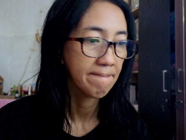 bee077's BongaCams show and profile