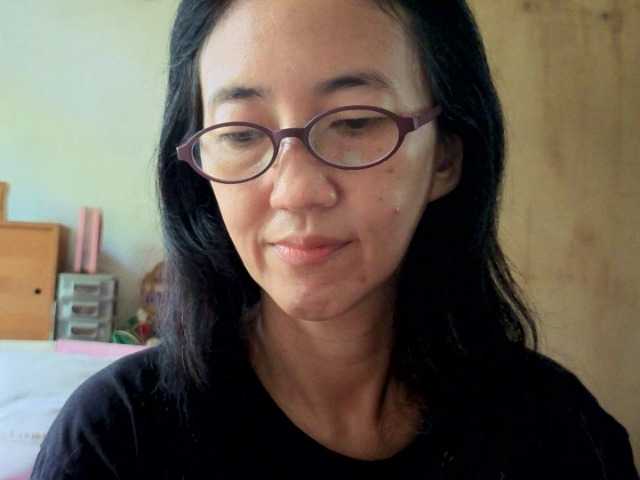 bee077's BongaCams show and profile