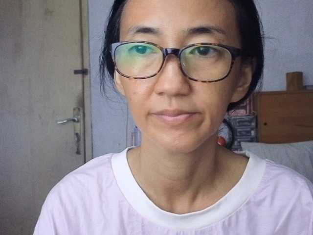 bee077's BongaCams show and profile