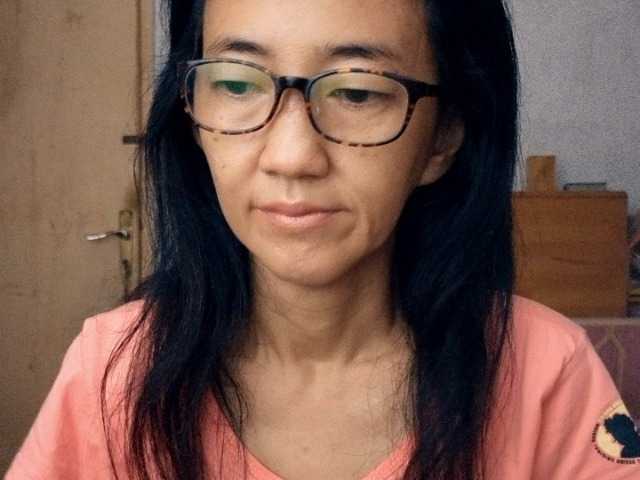 bee077's BongaCams show and profile