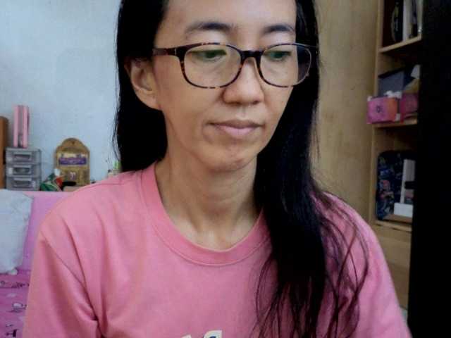 bee077's BongaCams show and profile