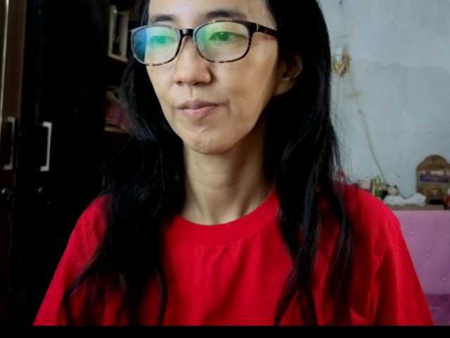 bee077 from BongaCams