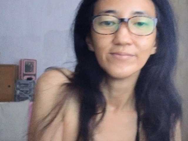 bee077's BongaCams show and profile