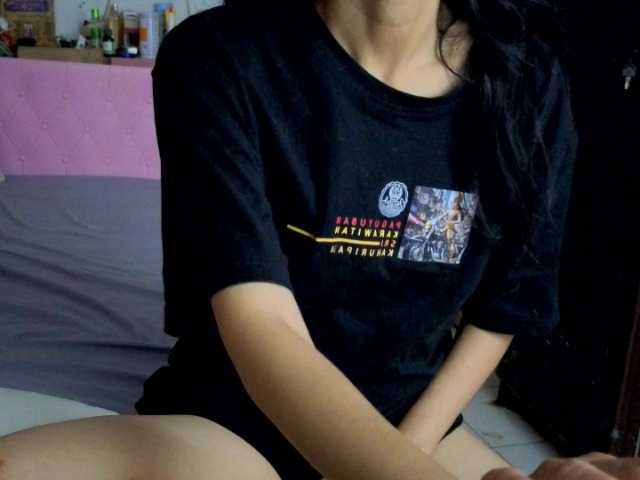 bee077's BongaCams show and profile