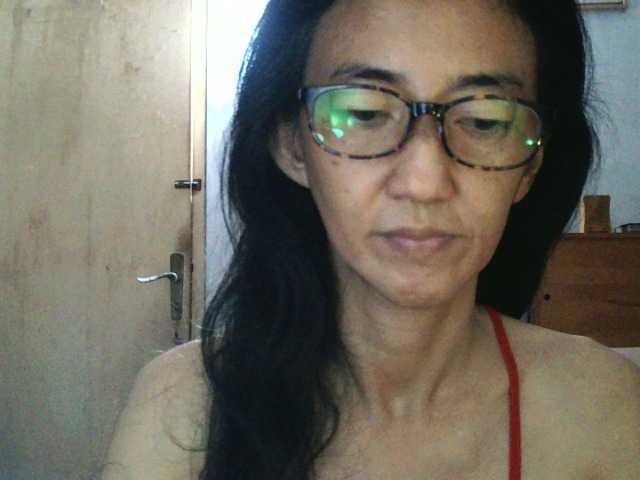 bee077's BongaCams show and profile