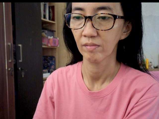 bee077's BongaCams show and profile