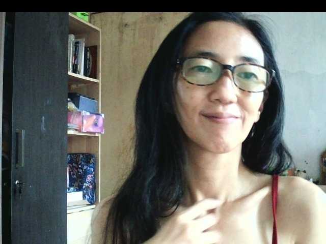 bee077's BongaCams show and profile