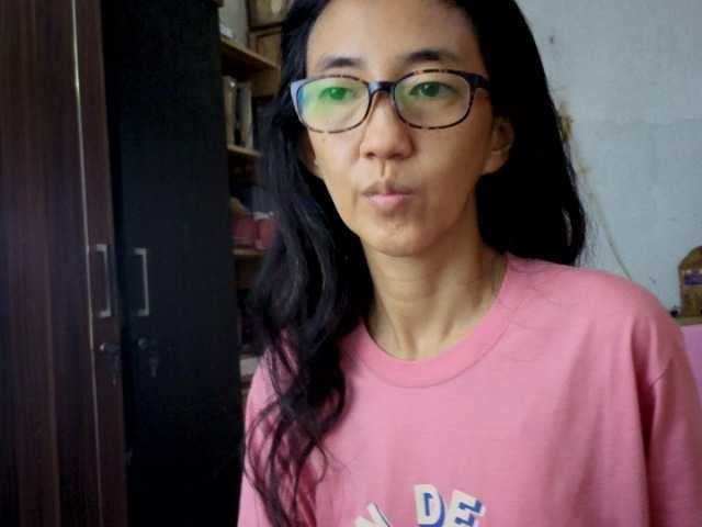 bee077's BongaCams show and profile