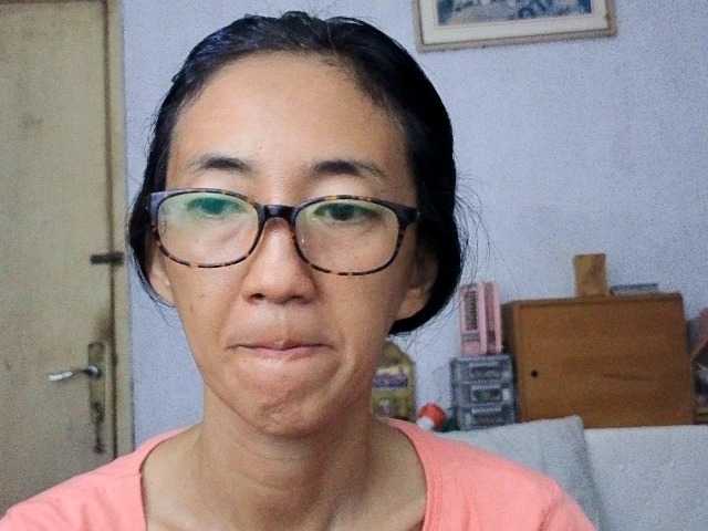 bee077's BongaCams show and profile