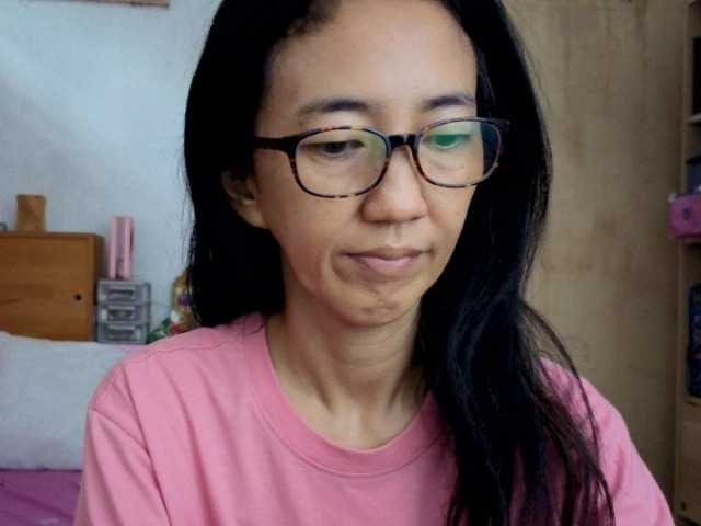 bee077's BongaCams show and profile