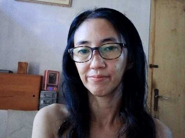 bee077's BongaCams show and profile