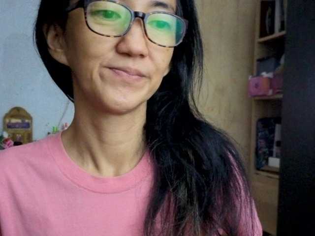 bee077's BongaCams show and profile