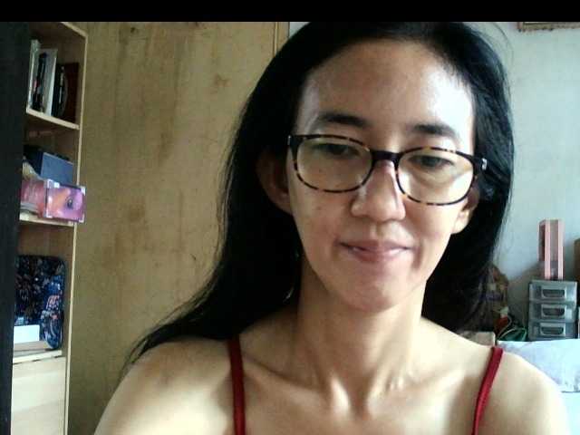 bee077's BongaCams show and profile