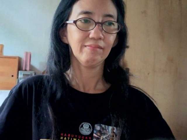 bee077's BongaCams show and profile