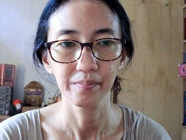 bee077's BongaCams show and profile