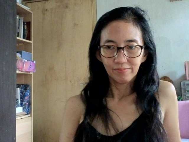 bee077's BongaCams show and profile