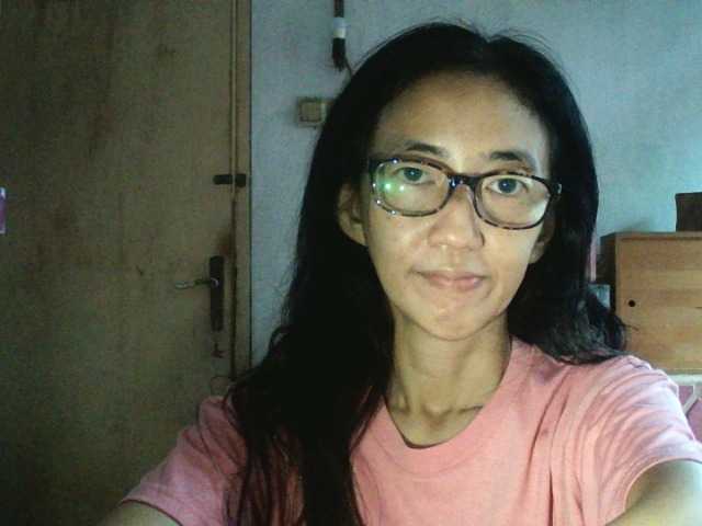 bee077's BongaCams show and profile