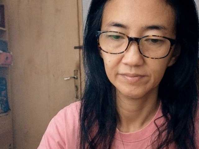 bee077's BongaCams show and profile