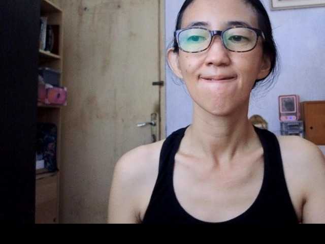 bee077's BongaCams show and profile