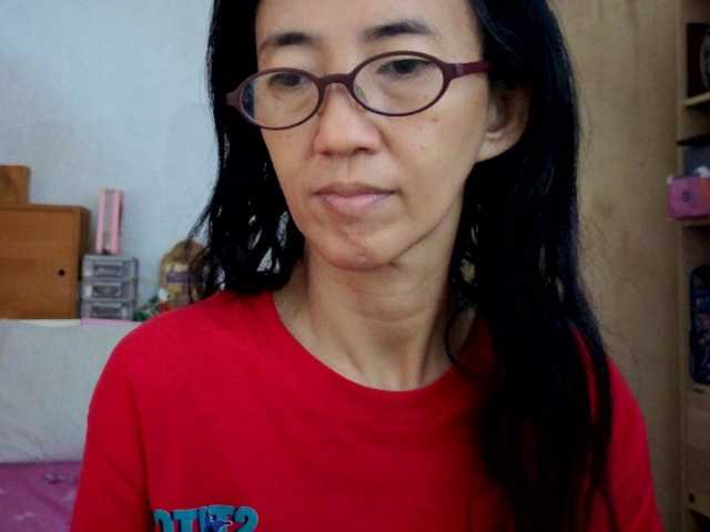 bee077's BongaCams show and profile