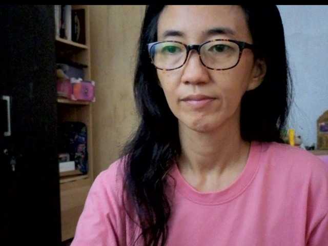 bee077's BongaCams show and profile