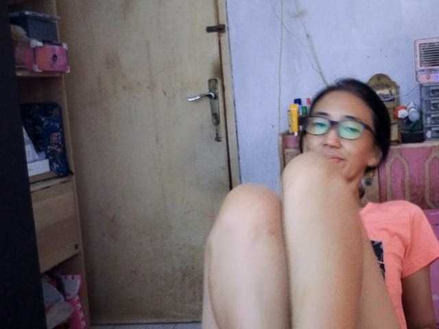 bee077's BongaCams show and profile