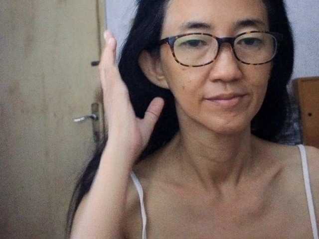 bee077's BongaCams show and profile