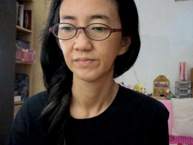 bee077's BongaCams show and profile