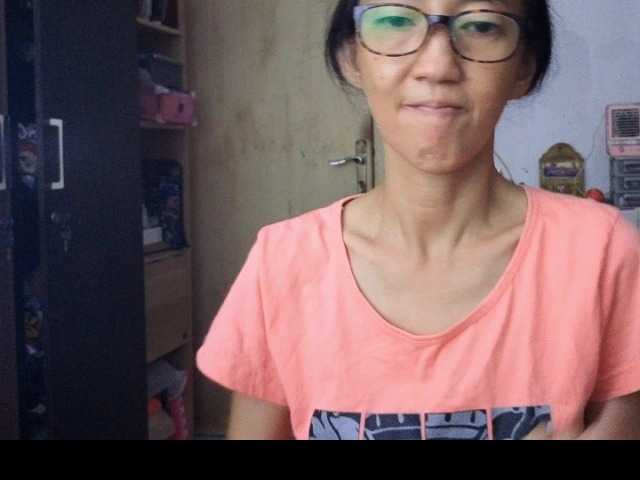 bee077's BongaCams show and profile