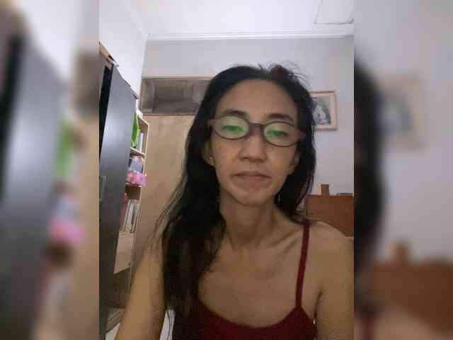 bee077 Live Webcam on BongaCams