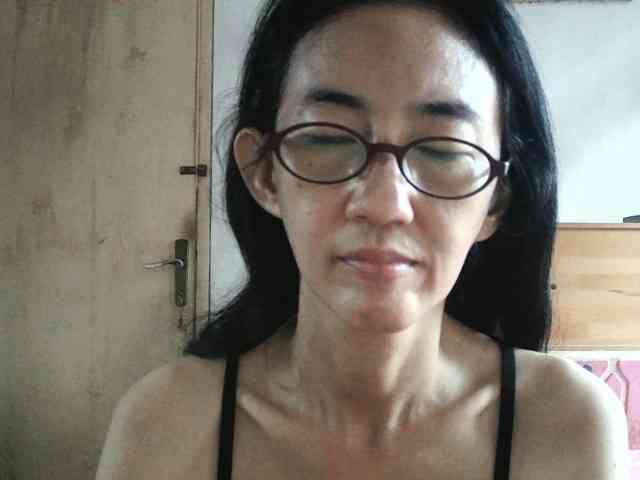 bee077 Live Webcam on {site_name}