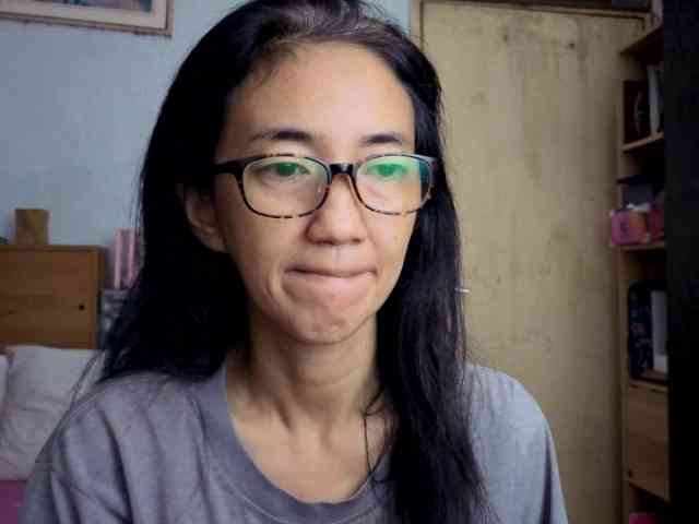 bee077 Live Webcam on BongaCams