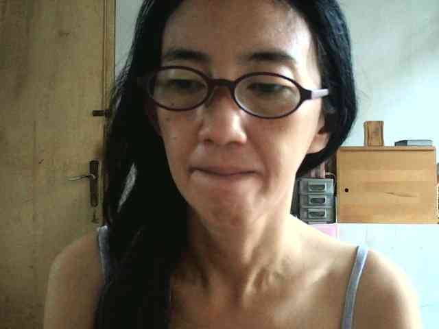 bee077 Live Webcam on BongaCams