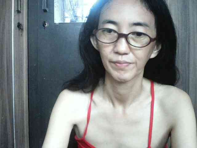 bee077 Live Webcam on BongaCams