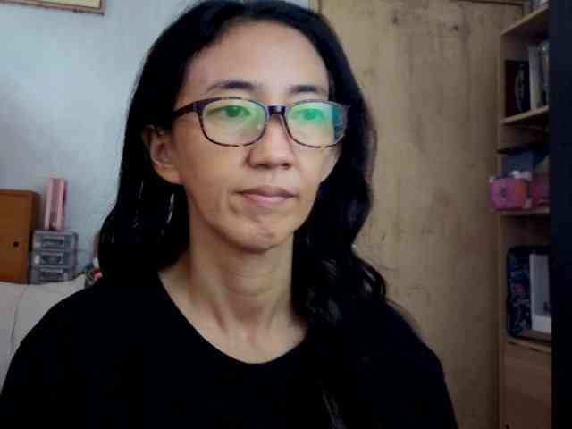 bee077 Live Webcam on BongaCams