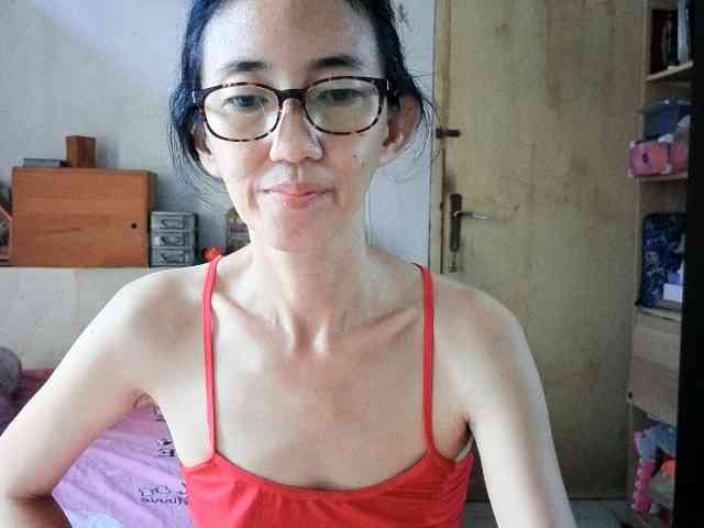 bee077 Live Webcam on BongaCams