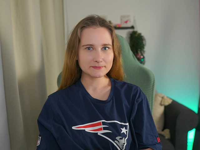 glossybabe's BongaCams show and profile