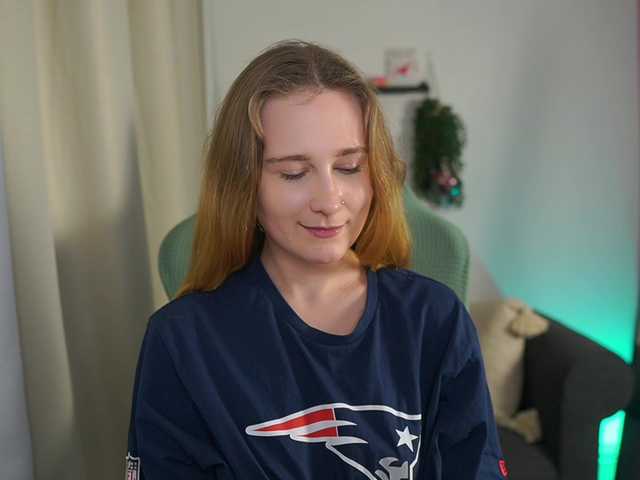 glossybabe's BongaCams show and profile