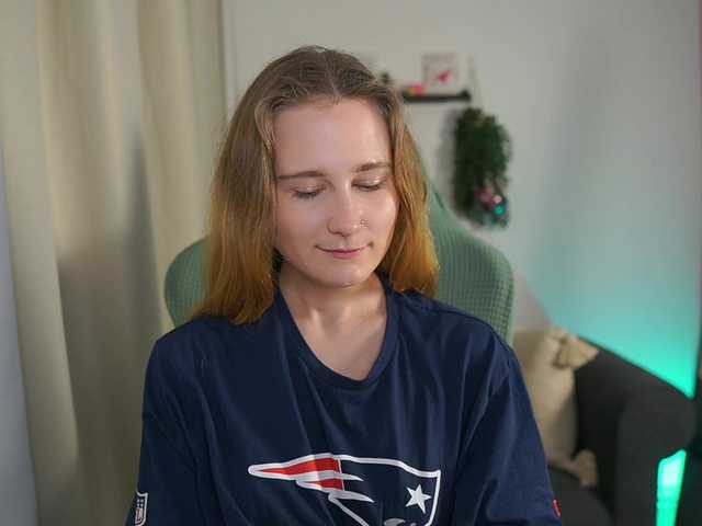 glossybabe's BongaCams show and profile