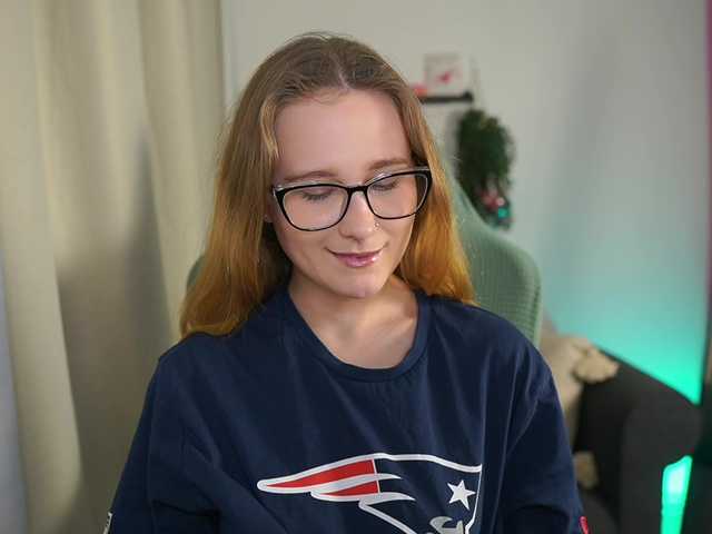 glossybabe's BongaCams show and profile