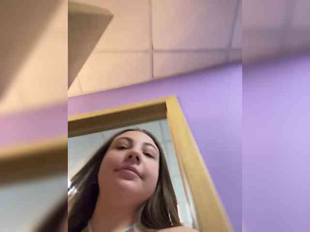 IonaShay Live Webcam on BongaCams