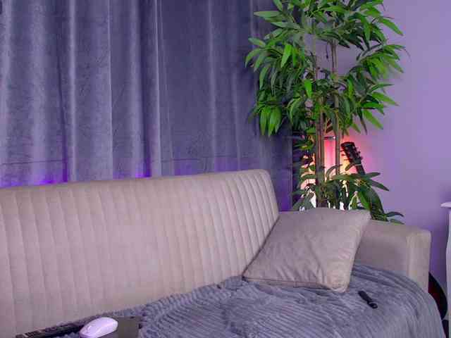 JadeNoa Live Webcam on BongaCams