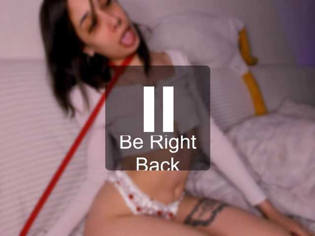 CaraDelfie live room