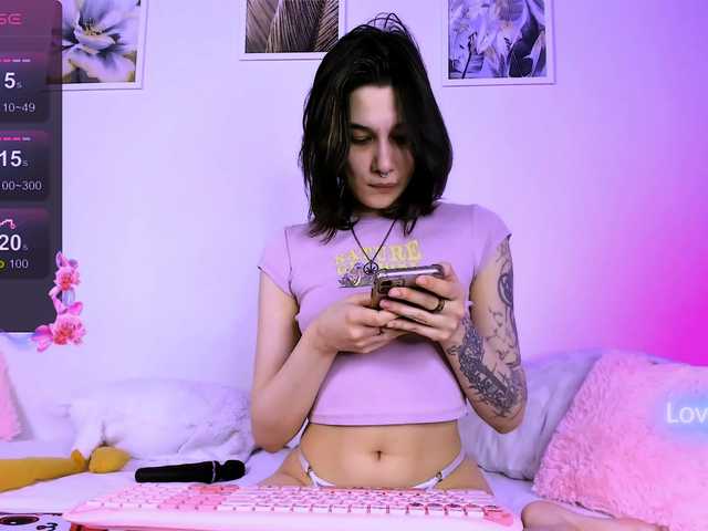  CaraDelfie chat room