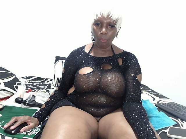 CreamyBum's BongaCams show and profile